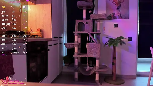 Snapshot of _alleyesonme_ chatting on 03.17.25 alleyesonme online show from 03.17.25