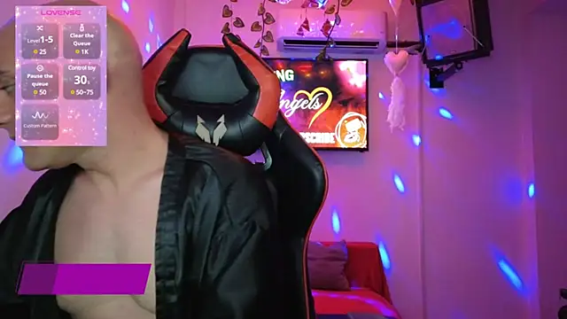 Snapshot of smangels chatting on 01.21.25 smangels online show from 01.21.25