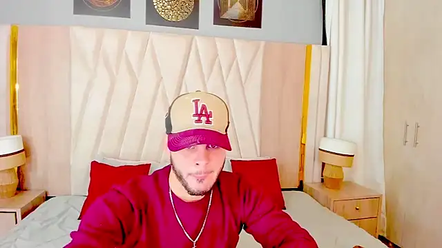 Snapshot of hottstuffx69 chatting on 11.02.25 hottstuffx69 online show from 11.02.25