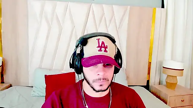 Snapshot of hottstuffx69 chatting on 11.08.25 hottstuffx69 online show from 11.08.25