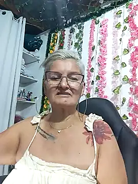 Snapshot of bety-cum2 chatting on 01.11.25 bety-cum2 online show from 01.11.25