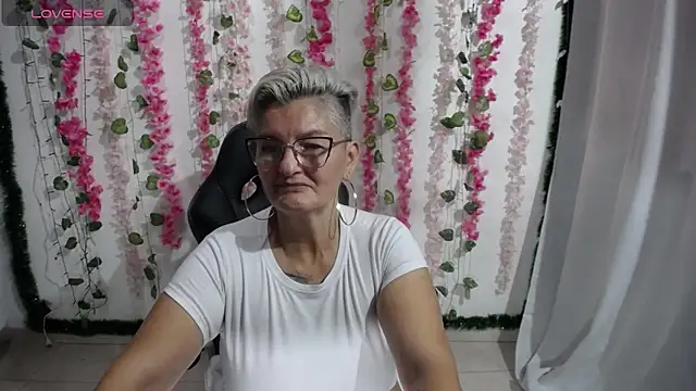 Snapshot of bety-cum2 chatting on 02.06.25 bety-cum2 online show from 02.06.25