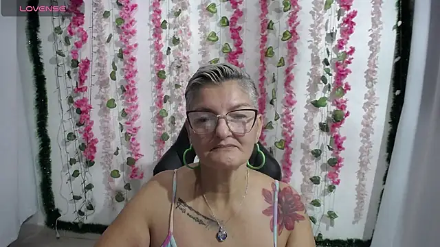 Snapshot of bety-cum2 chatting on 02.08.25 bety-cum2 online show from 02.08.25