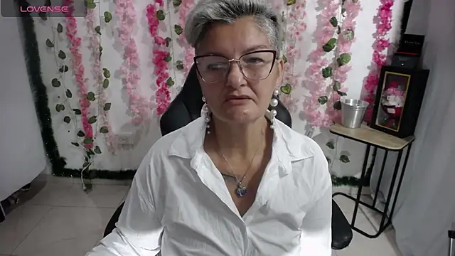 Snapshot of bety-cum2 chatting on 02.17.25 bety-cum2 online show from 02.17.25