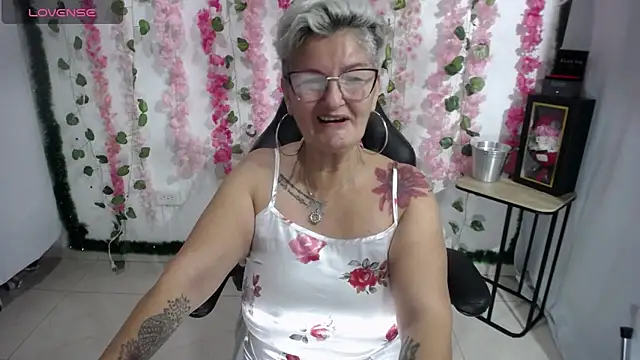 Snapshot of bety-cum2 chatting on 02.18.25 bety-cum2 online show from 02.18.25