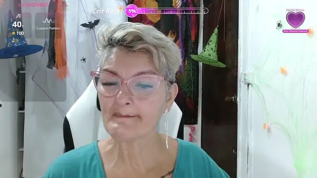 Snapshot of bety-cum2 chatting on 10.11.25 bety-cum2 online show from 10.11.25