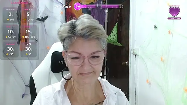 Snapshot of bety-cum2 chatting on 10.15.25 bety-cum2 online show from 10.15.25