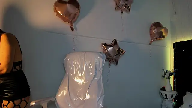 Snapshot of lauren_fit chatting on 11.20.25 lauren fit online show from 11.20.25