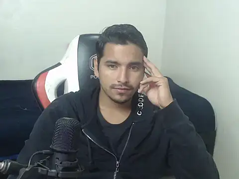Snapshot of kylian_07 chatting on 06.17.26 kylian 07 online show from 06.17.26