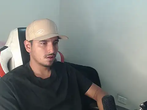 Snapshot of kylian_07 chatting on 07.28.26 kylian 07 online show from 07.28.26