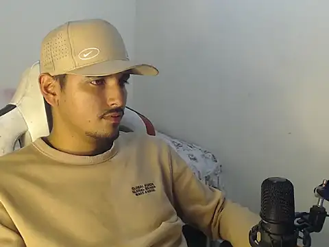 Snapshot of kylian_07 chatting on 08.05.26 kylian 07 online show from 08.05.26