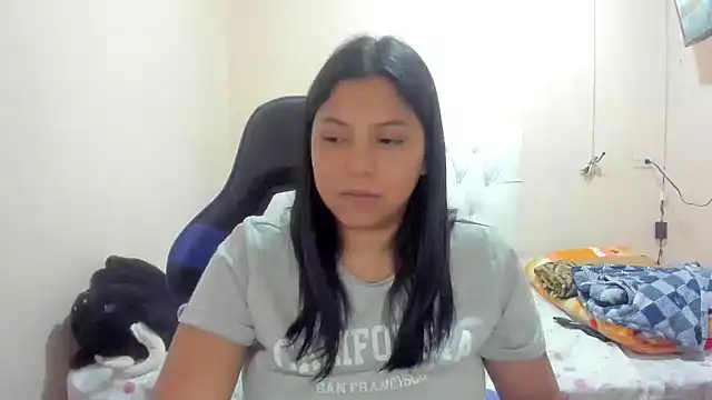 Snapshot of Leylafourniert chatting on 12.21.24 Leylafourniert online show from 12.21.24