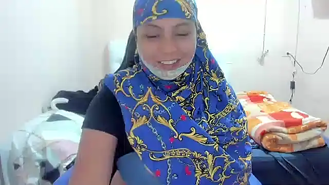 Snapshot of Leylafourniert chatting on 12.28.24 Leylafourniert online show from 12.28.24