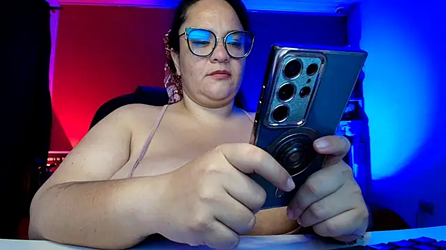 Snapshot of lulubigtitts1 chatting on 10.05.25 lulubigtitts1 online show from 10.05.25