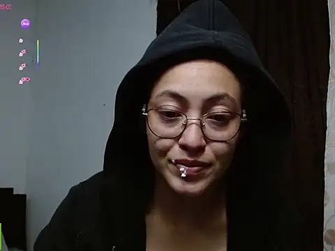 Snapshot of Olivia_Bright chatting on 06.19.26 Olivia Bright online show from 06.19.26