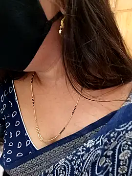 Snapshot of yoursana- chatting on 01.04.25 yoursana- online show from 01.04.25