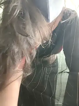 Snapshot of yoursana- chatting on 11.22.25 yoursana- online show from 11.22.25