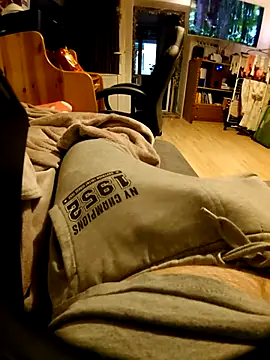 Snapshot of anonymus9006 chatting on 12.18.25 anonymus9006 online show from 12.18.25