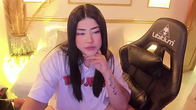 Snapshot of lucy26_ chatting on 01.28.25 lucy26 online show from 01.28.25