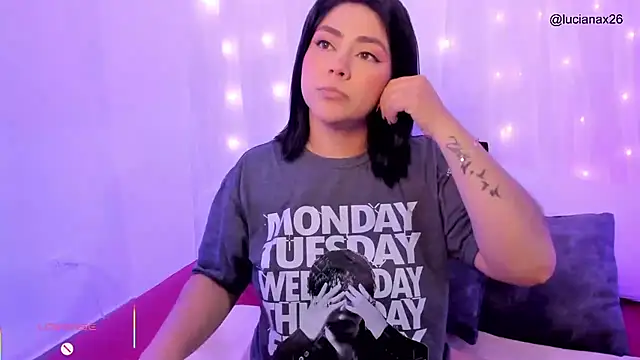 Snapshot of lucy26_ chatting on 10.31.25 lucy26 online show from 10.31.25