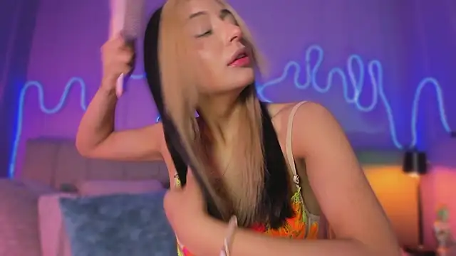 Snapshot of Sofly_s chatting on 02.20.26 Sofly s online show from 02.20.26