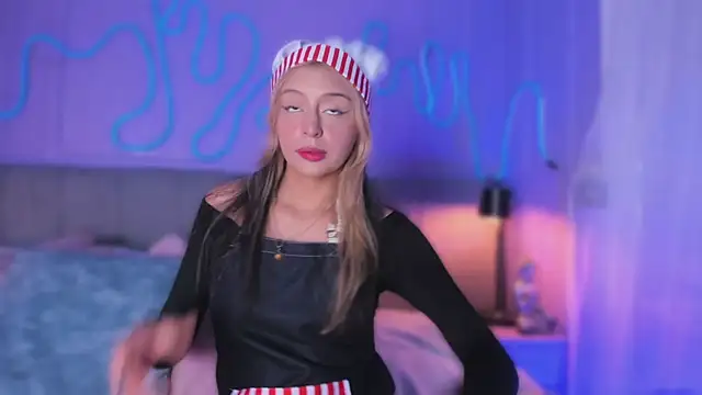 Snapshot of Sofly_s chatting on 02.21.26 Sofly s online show from 02.21.26