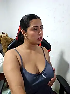 Snapshot of Mary_pinkish chatting on 10.05.25 Mary pinkish online show from 10.05.25