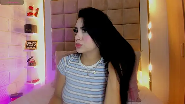 Snapshot of Victoria_adaams chatting on 04.20.26 Victoria adaams online show from 04.20.26