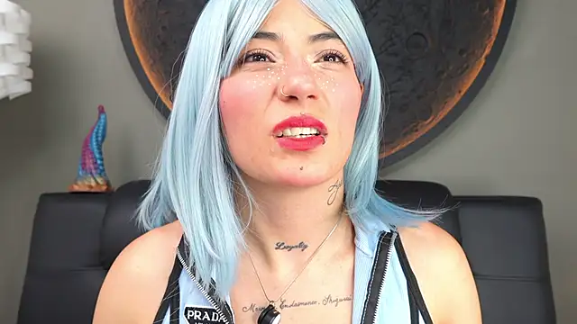 miss sharlotte18 online show from 11.19.25