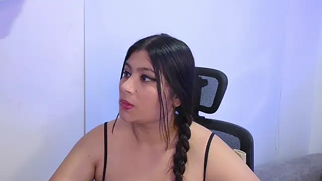 Snapshot of annylouis chatting on 09.30.25 annylouis online show from 09.30.25