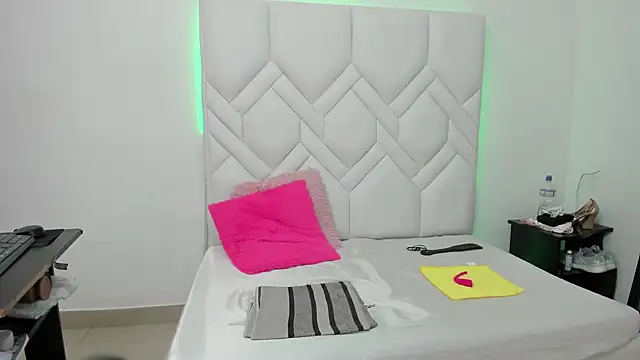 Mature Hard online show from 02.21.25