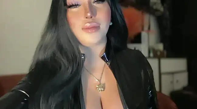 Snapshot of BigDominaMia chatting on 02.26.25 BigDominaMia online show from 02.26.25