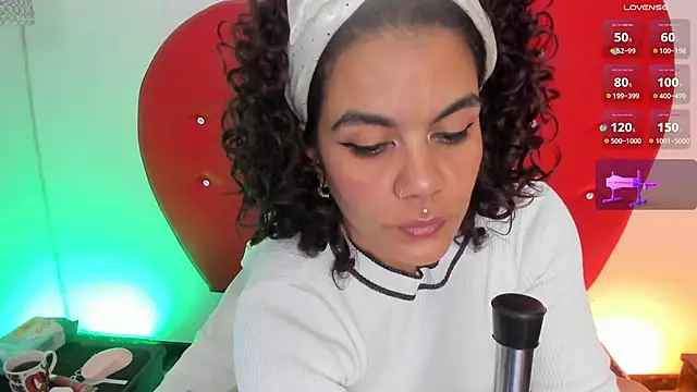 Snapshot of nicolette_rock chatting on 11.25.25 nicolette rock online show from 11.25.25