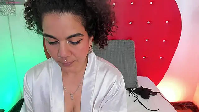 Snapshot of nicolette_rock chatting on 05.24.26 nicolette rock online show from 05.24.26
