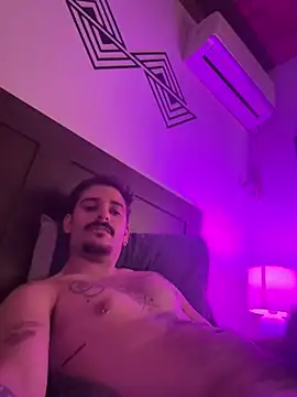 Snapshot of mrtnivnn chatting on 03.10.26 mrtnivnn online show from 03.10.26