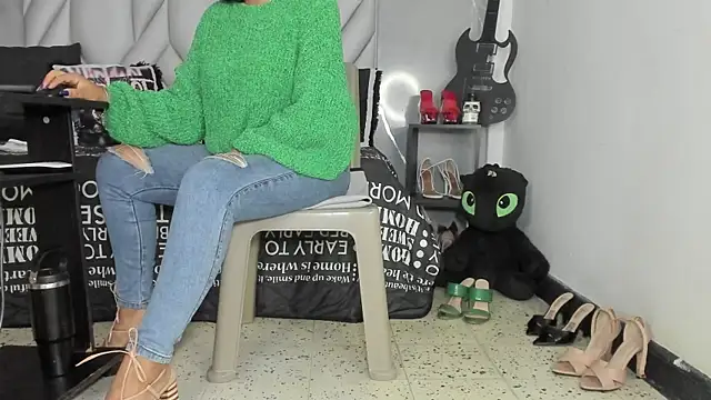 Snapshot of MirandaHaguen chatting on 05.18.26 MirandaHaguen online show from 05.18.26
