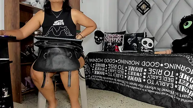 Snapshot of MirandaHaguen chatting on 05.19.26 MirandaHaguen online show from 05.19.26