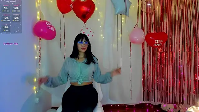 Snapshot of Silvanna-Moree chatting on 02.16.25 Silvanna-Moree online show from 02.16.25