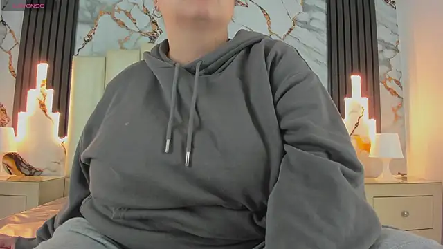 Snapshot of mollieblue69 chatting on 03.14.25 mollieblue69 online show from 03.14.25