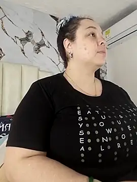 Snapshot of mollieblue69 chatting on 11.04.25 mollieblue69 online show from 11.04.25