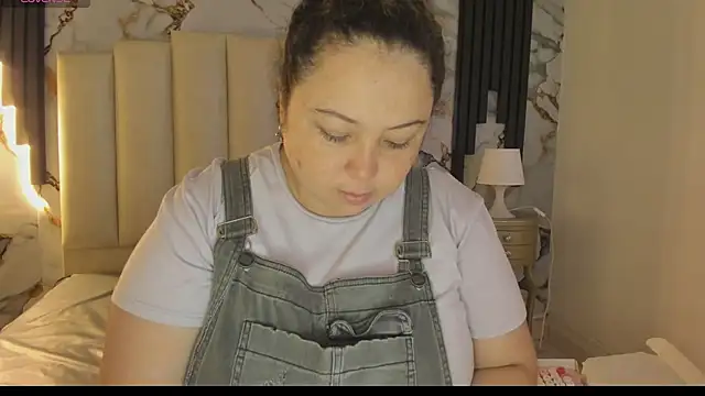 Snapshot of mollieblue69 chatting on 04.27.26 mollieblue69 online show from 04.27.26