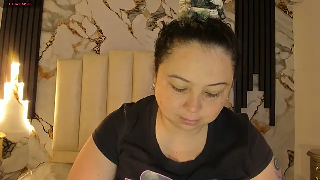 Snapshot of mollieblue69 chatting on 05.12.26 mollieblue69 online show from 05.12.26