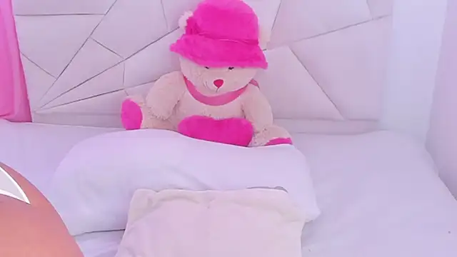 Snapshot of Anamhenao chatting on 09.21.25 Anamhenao online show from 09.21.25