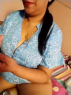 Snapshot of tharu_sweet chatting on 10.10.25 tharu sweet online show from 10.10.25