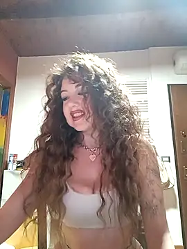 Snapshot of CurlyElisa chatting on 04.28.26 CurlyElisa online show from 04.28.26