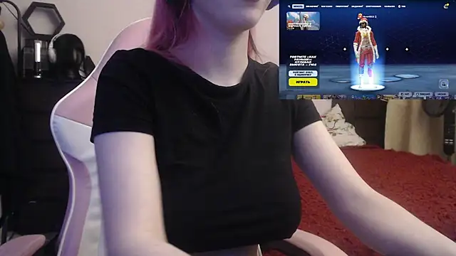 Snapshot of Maya_Viola chatting on 02.25.25 Maya Viola online show from 02.25.25