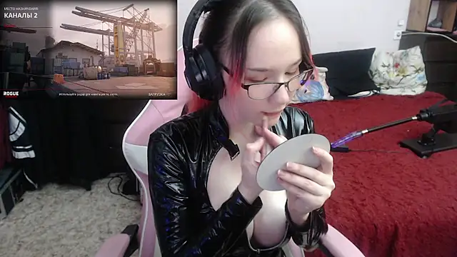 Snapshot of Maya_Viola chatting on 02.26.25 Maya Viola online show from 02.26.25