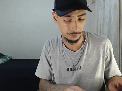 emiliano hottt online show from 10.13.25