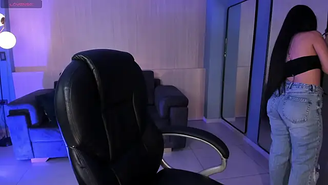 Snapshot of JadeEvansX chatting on 01.18.25 JadeEvansX online show from 01.18.25