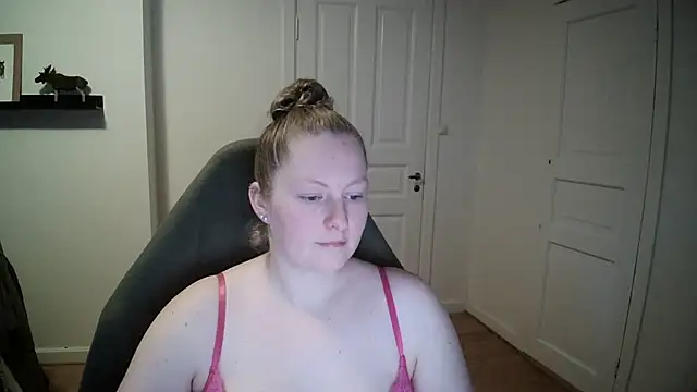 Snapshot of Girlnina-1995 chatting on 12.14.24 Girlnina-1995 online show from 12.14.24